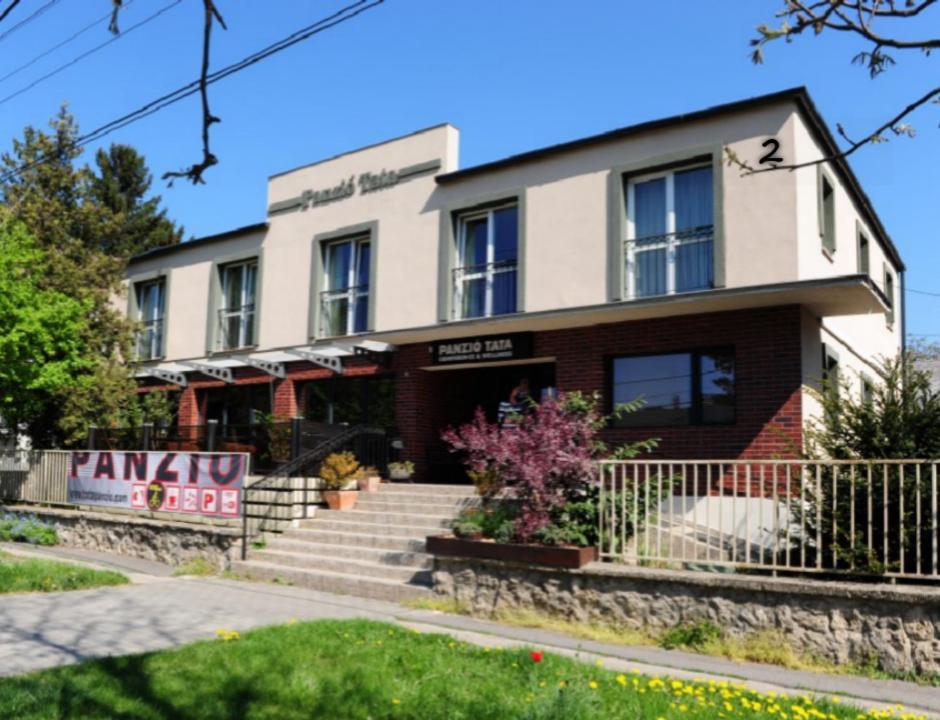 Panzio Tata Bed & Breakfast Exterior photo