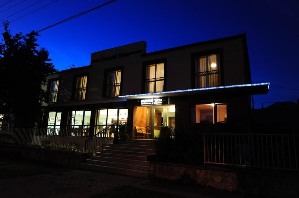 Panzio Tata Bed & Breakfast Exterior photo